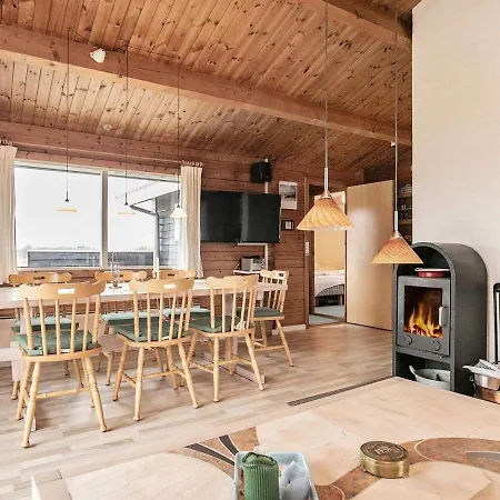 Three-bedroom In 4 Holiday home