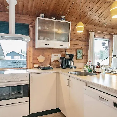 Holiday home Three-bedroom In 4