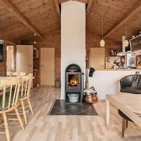 Holiday home Three-bedroom In 4 *