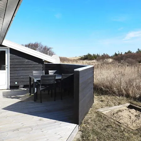 Three-bedroom In 4 * Hirtshals