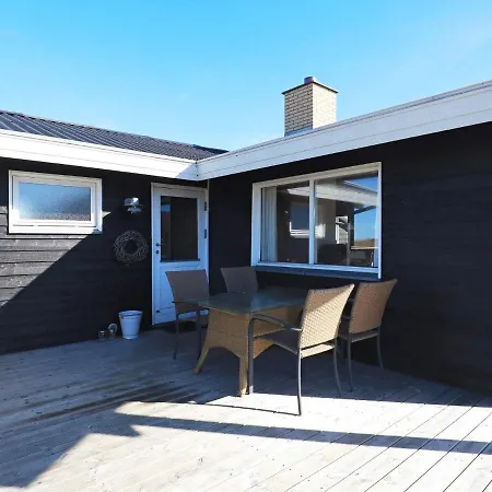 Three-bedroom In 4 * Hirtshals