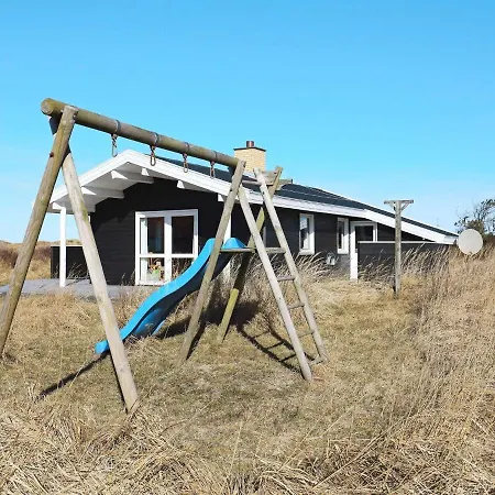 Holiday home Three-bedroom In 4 *