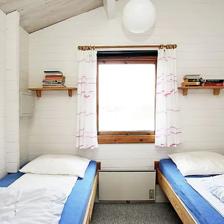 Holiday home Three-bedroom In 4 *